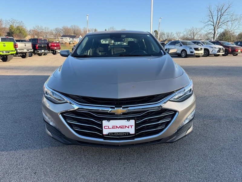 Chevrolet Malibu Vehicle Full-screen Gallery Image 9