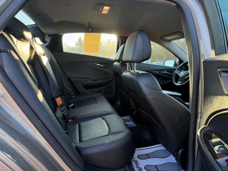 Chevrolet Malibu Vehicle Full-screen Gallery Image 10