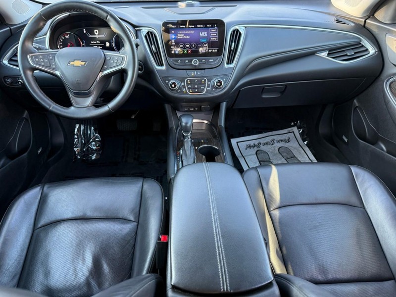 Chevrolet Malibu Vehicle Full-screen Gallery Image 11