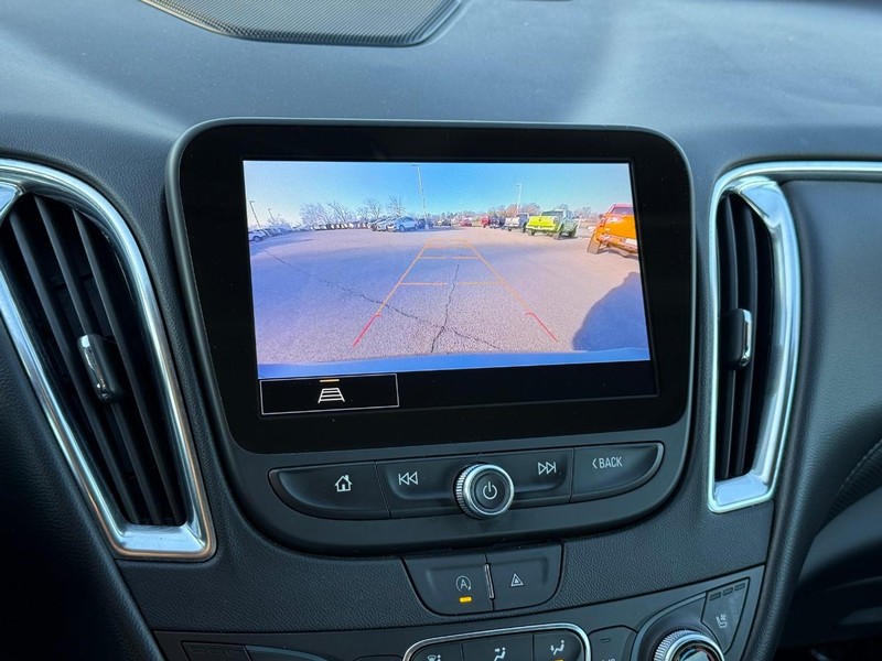 Chevrolet Malibu Vehicle Full-screen Gallery Image 22