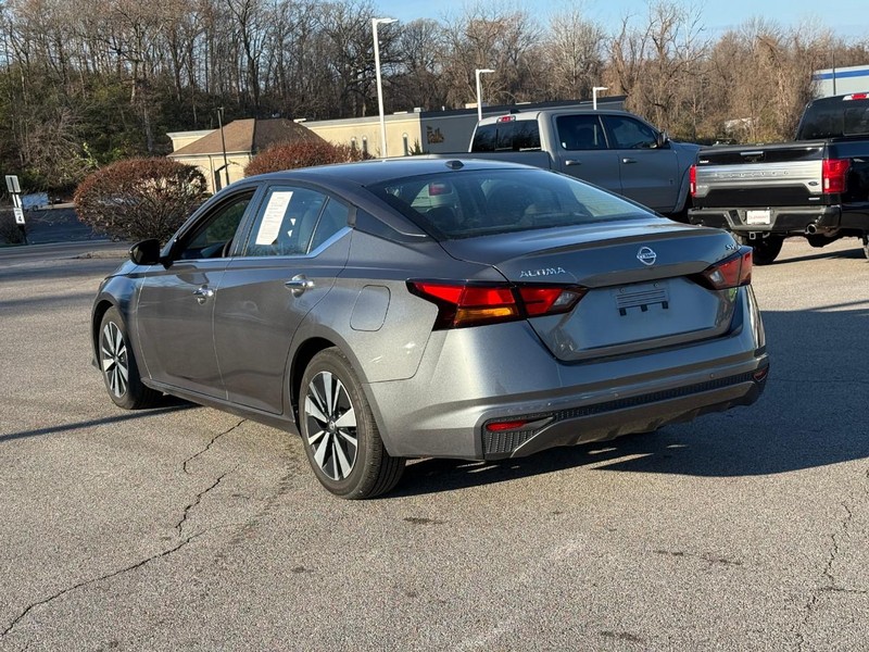 Nissan Altima Vehicle Image 04