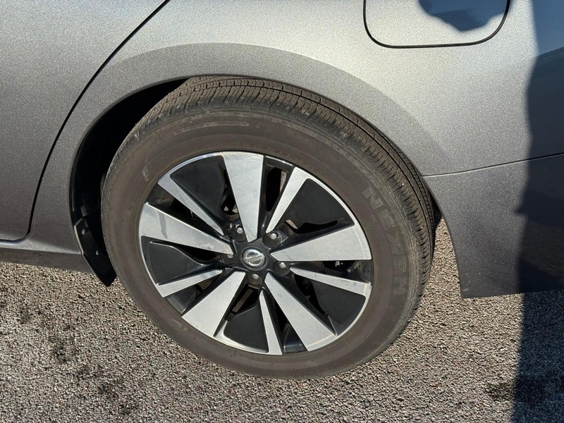 Nissan Altima Vehicle Image 05