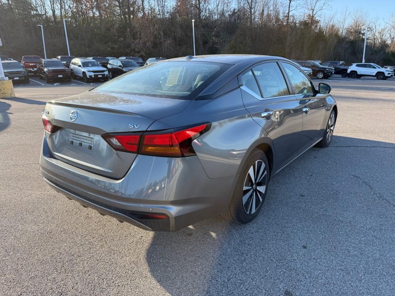 Nissan Altima Vehicle Image 11