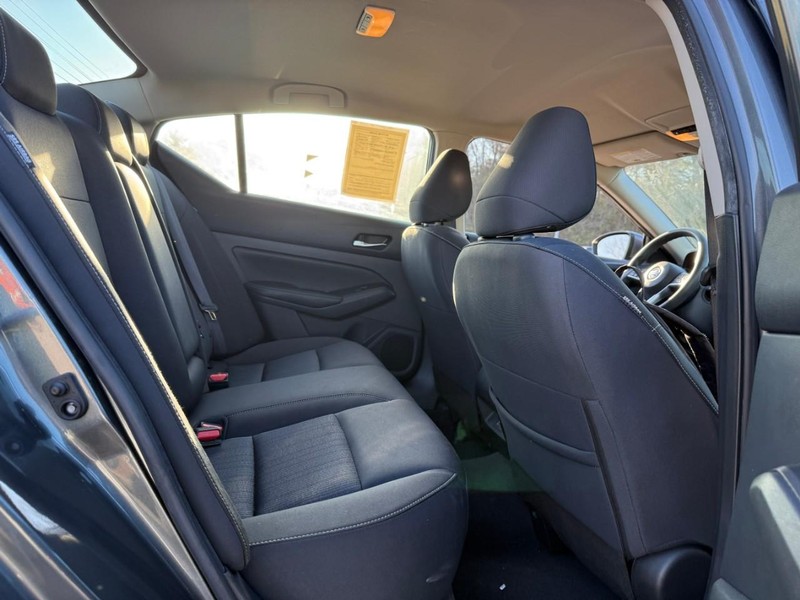 Nissan Altima Vehicle Image 14