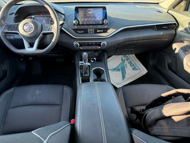 Nissan Altima Vehicle Image 15