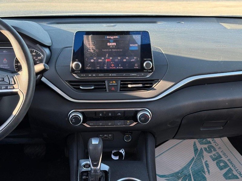 Nissan Altima Vehicle Image 17