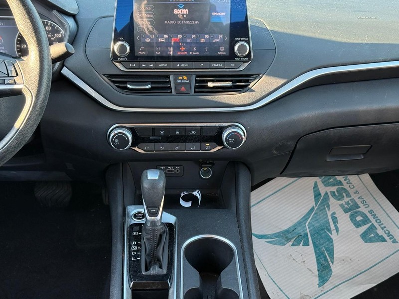 Nissan Altima Vehicle Image 18