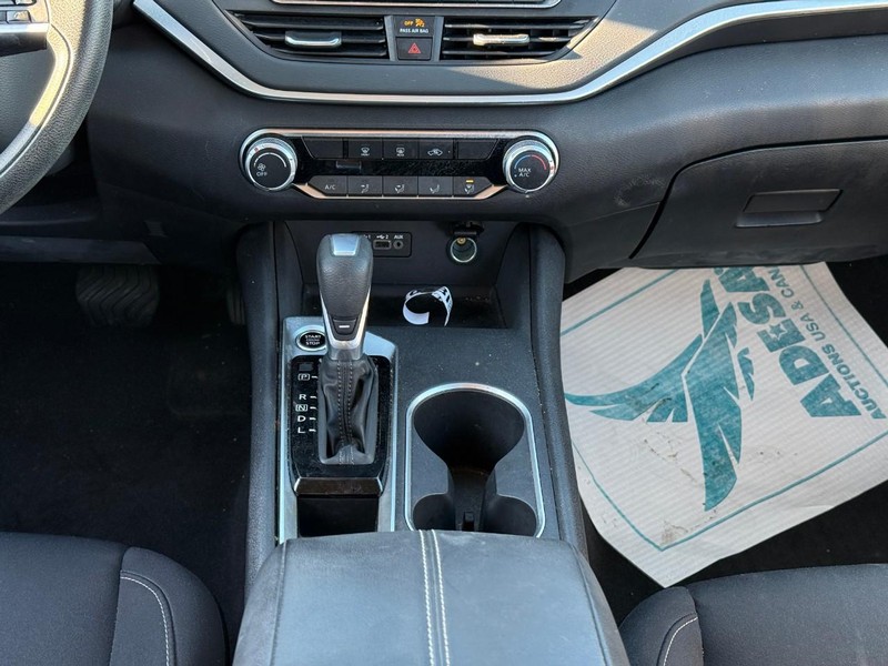 Nissan Altima Vehicle Image 19