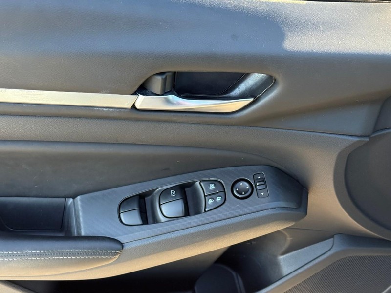 Nissan Altima Vehicle Image 20