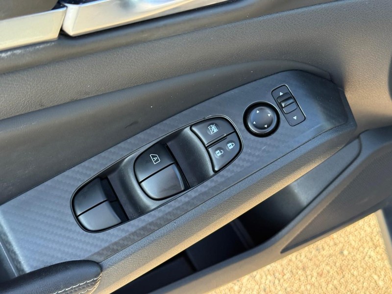 Nissan Altima Vehicle Image 21