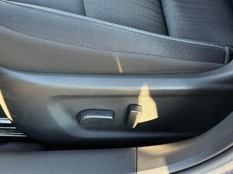 Nissan Altima Vehicle Image 23