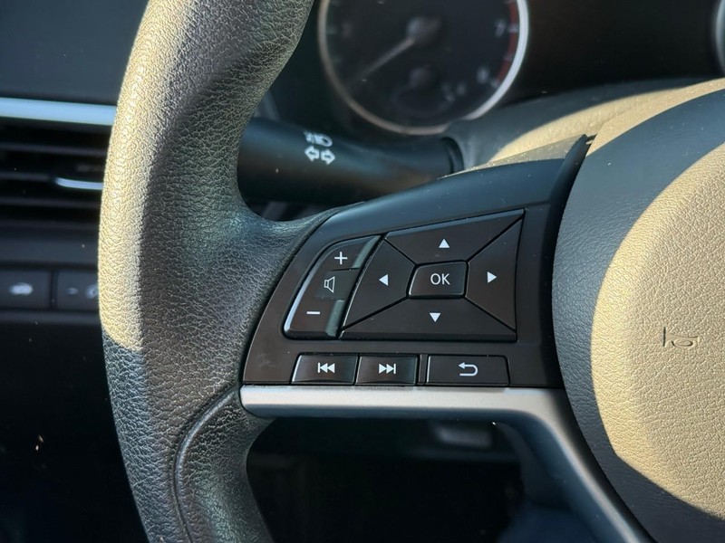 Nissan Altima Vehicle Image 24