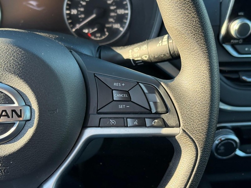 Nissan Altima Vehicle Image 25