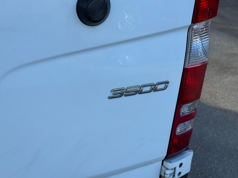 Mercedes-Benz Sprinter Vehicle Full-screen Gallery Image 5