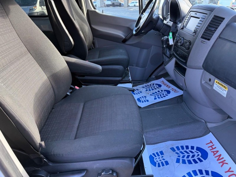 Mercedes-Benz Sprinter Vehicle Full-screen Gallery Image 10