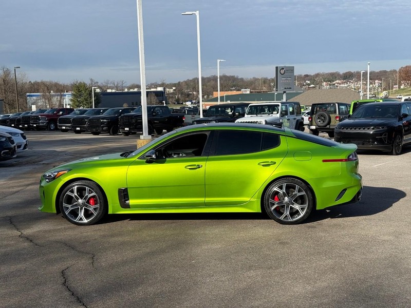 Kia Stinger Vehicle Image 03