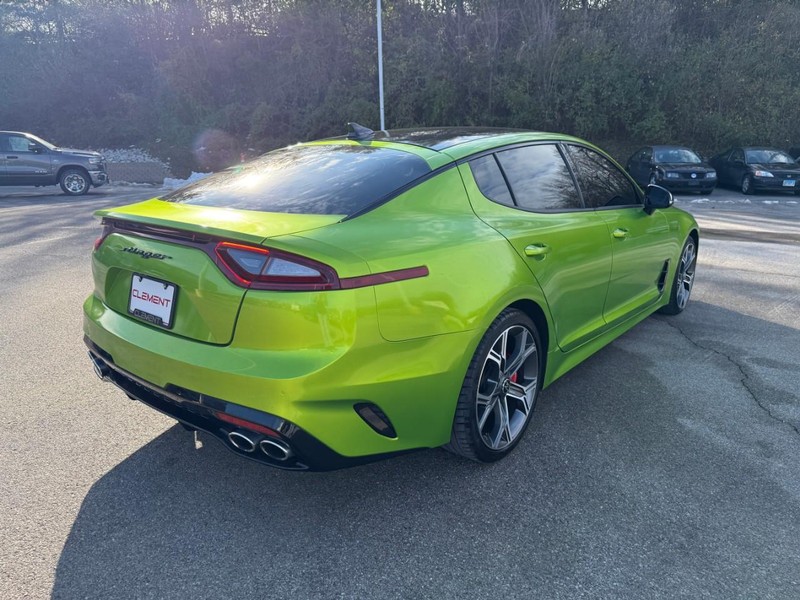 Kia Stinger Vehicle Image 09