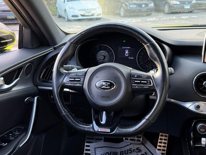 Kia Stinger Vehicle Image 15