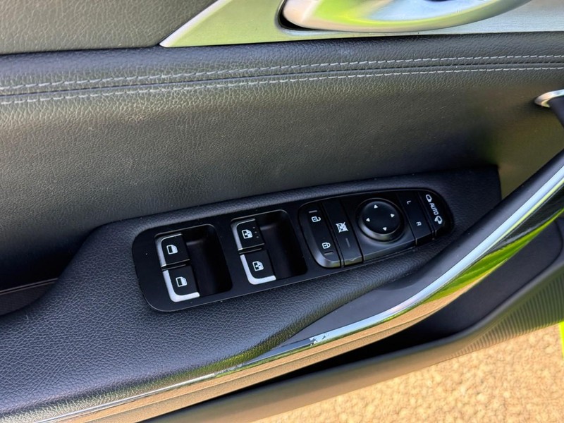 Kia Stinger Vehicle Image 19