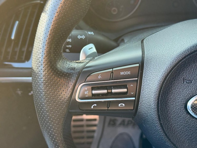 Kia Stinger Vehicle Image 23