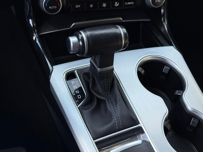 Kia Stinger Vehicle Image 24