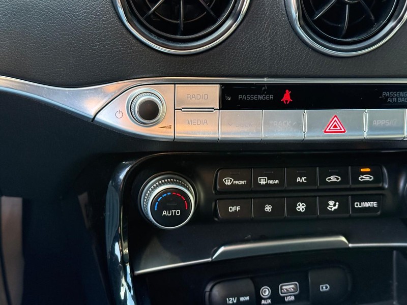 Kia Stinger Vehicle Image 25