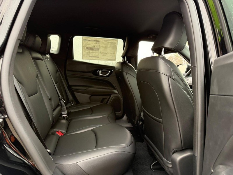 Jeep Compass Vehicle Full-screen Gallery Image 5