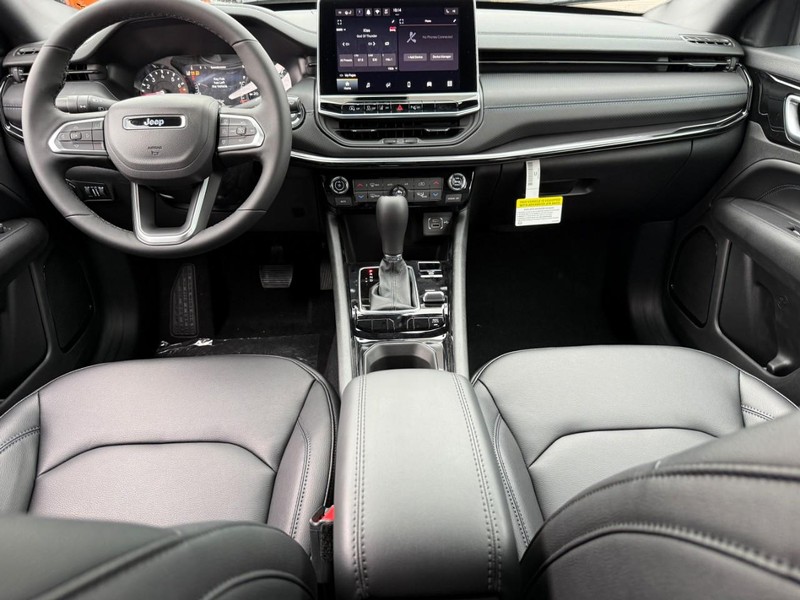 Jeep Compass Vehicle Full-screen Gallery Image 6