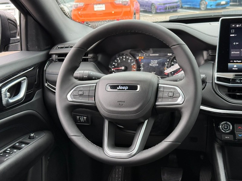 Jeep Compass Vehicle Full-screen Gallery Image 7