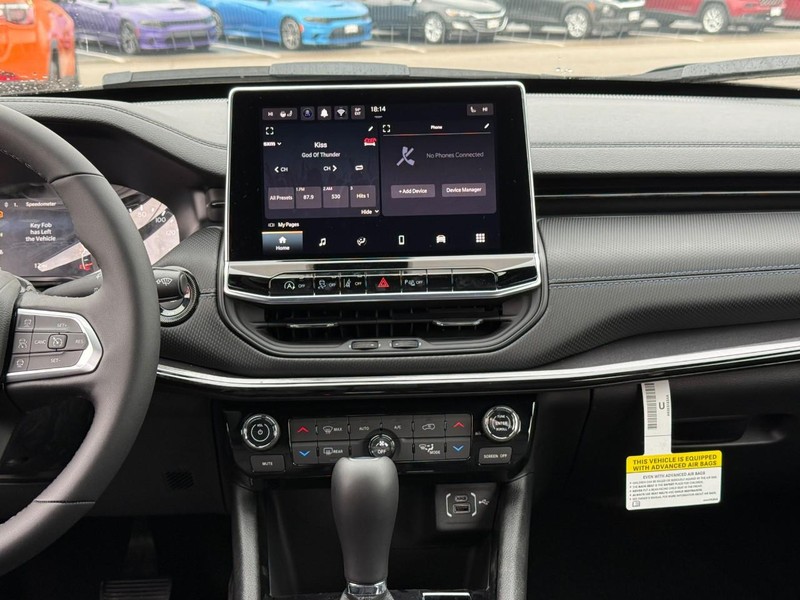 Jeep Compass Vehicle Full-screen Gallery Image 8