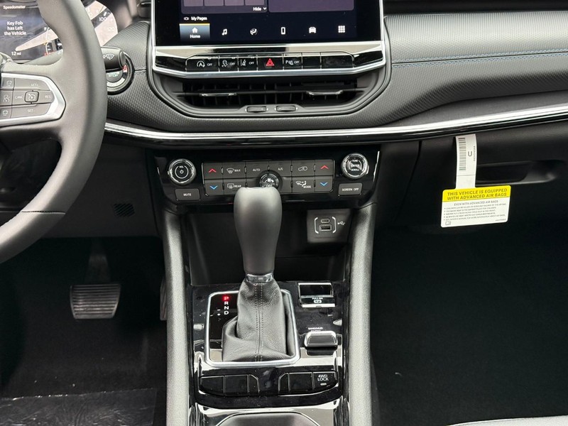 Jeep Compass Vehicle Full-screen Gallery Image 9