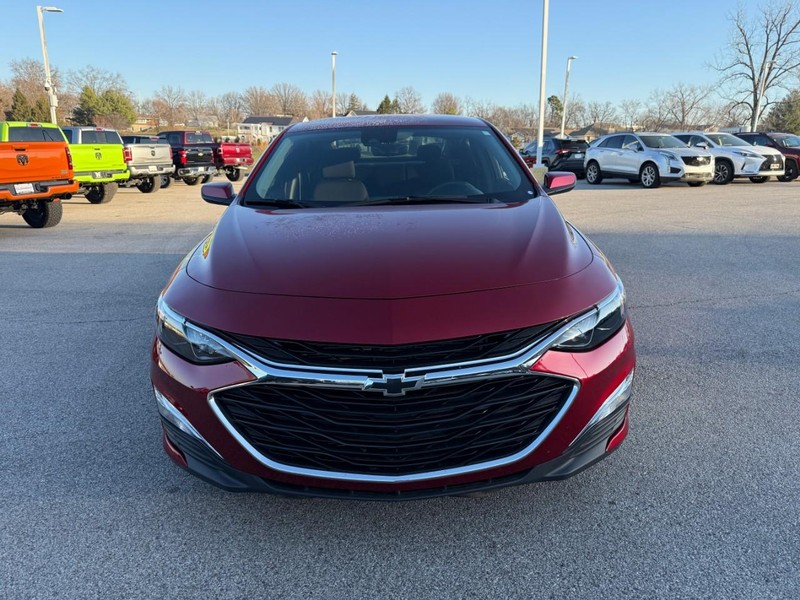 Chevrolet Malibu Vehicle Image 13