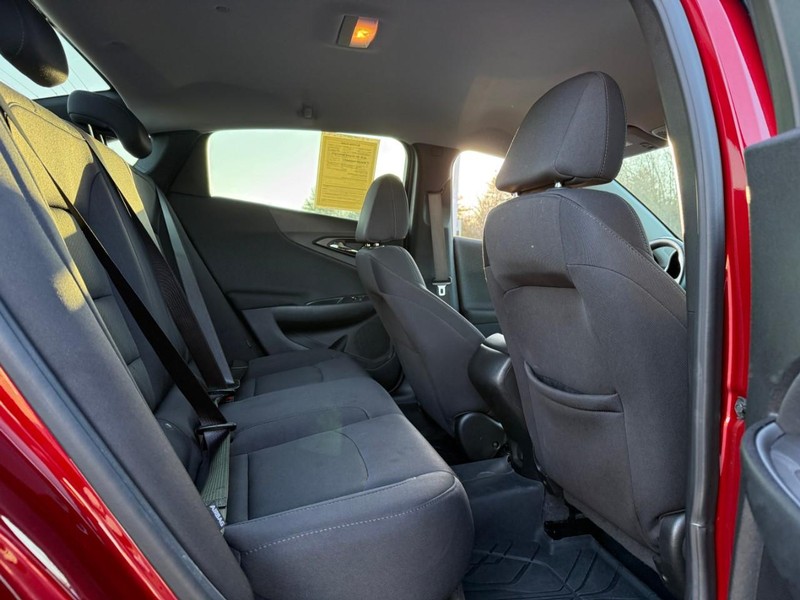 Chevrolet Malibu Vehicle Image 14