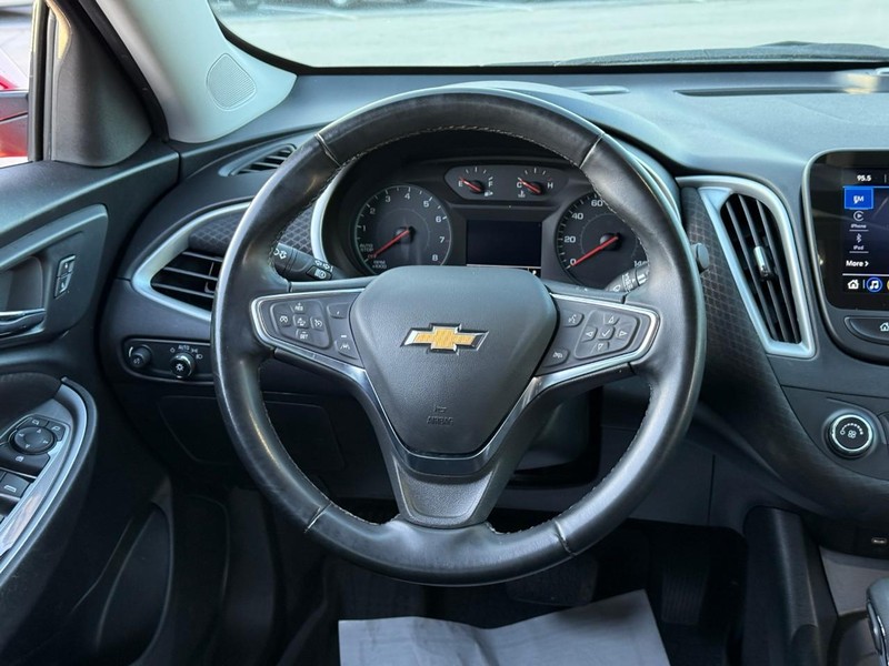 Chevrolet Malibu Vehicle Image 16