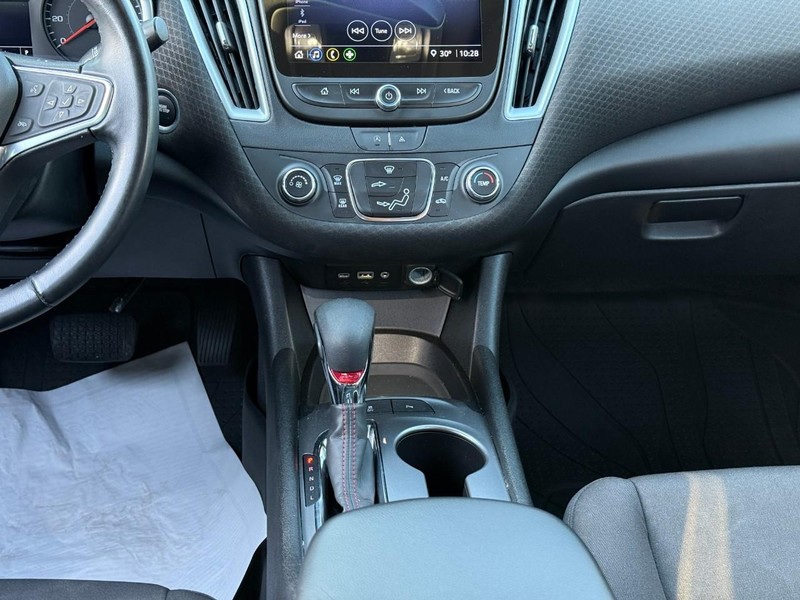 Chevrolet Malibu Vehicle Image 18