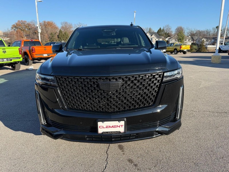 Cadillac Escalade Vehicle Image 09