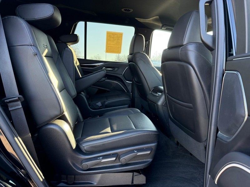 Cadillac Escalade Vehicle Image 12