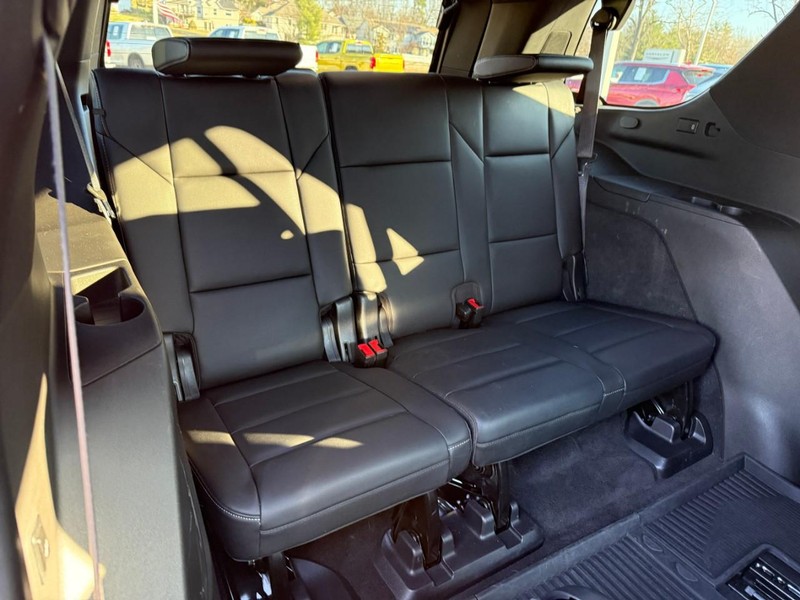 Cadillac Escalade Vehicle Image 13