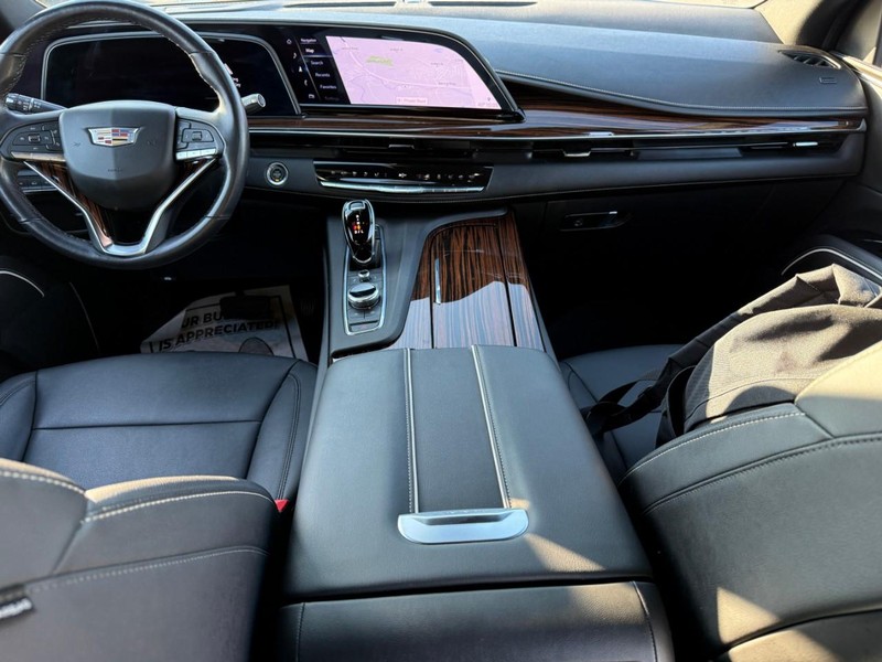 Cadillac Escalade Vehicle Image 14