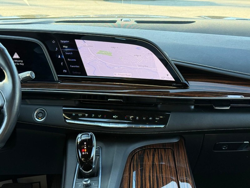 Cadillac Escalade Vehicle Image 16