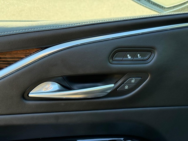 Cadillac Escalade Vehicle Image 19