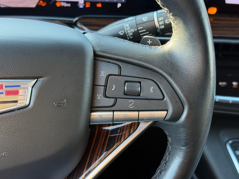 Cadillac Escalade Vehicle Image 24