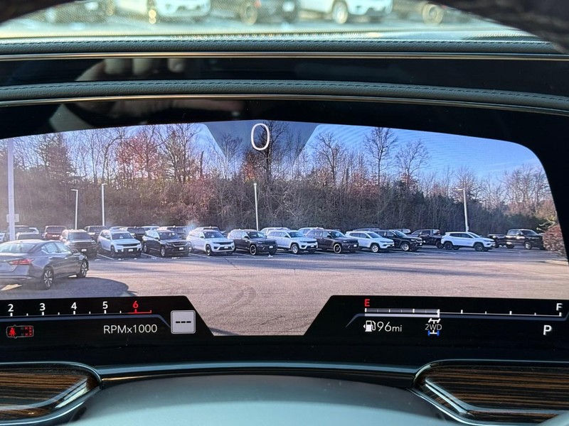 Cadillac Escalade Vehicle Image 26