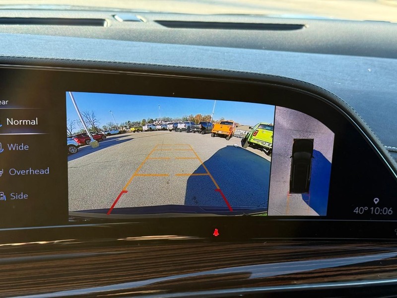 Cadillac Escalade Vehicle Image 27