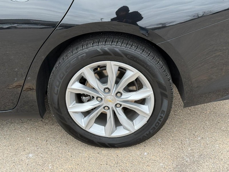 Chevrolet Malibu Vehicle Image 05