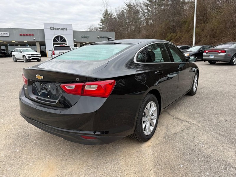 Chevrolet Malibu Vehicle Image 11