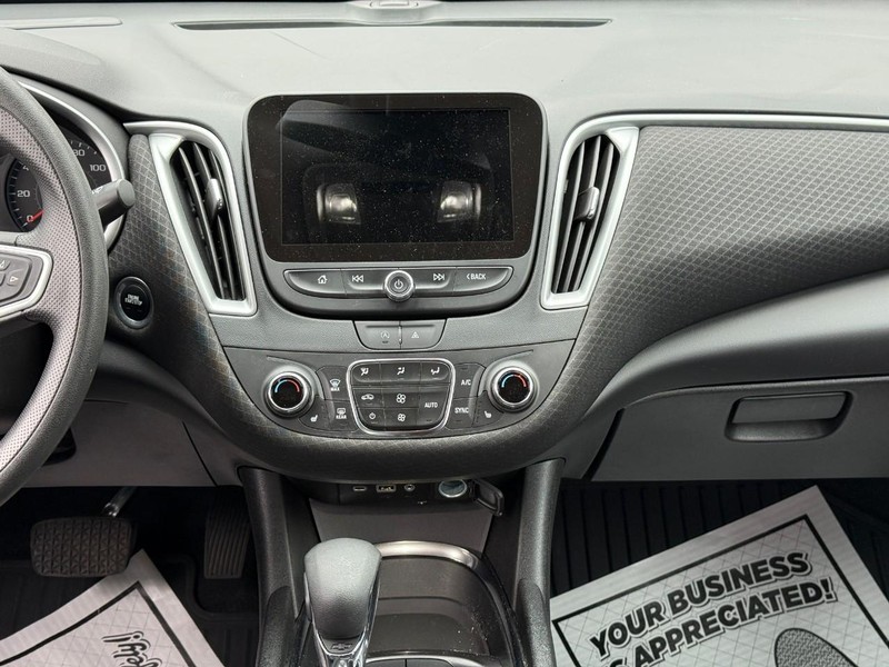 Chevrolet Malibu Vehicle Image 17