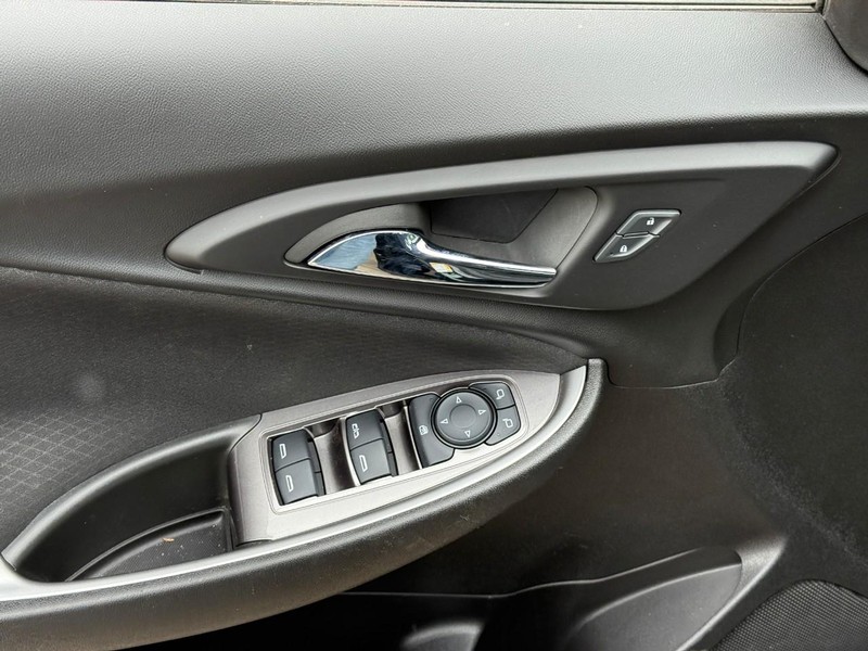 Chevrolet Malibu Vehicle Image 19