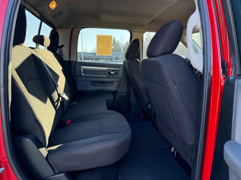 Ram 1500 Classic Vehicle Full-screen Gallery Image 10