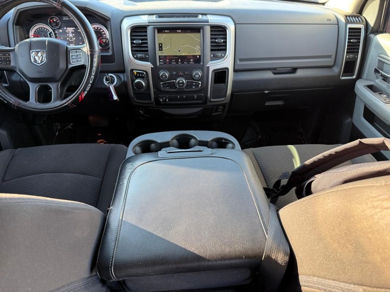 Ram 1500 Classic Vehicle Full-screen Gallery Image 11